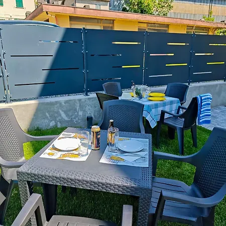 Tritone Apartament *